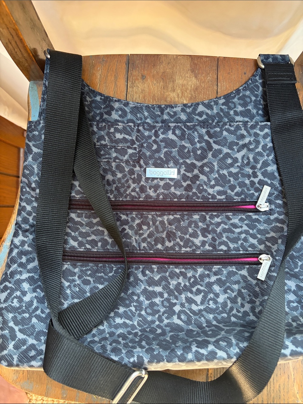 Baggallini Gray Leopard Print Crossbody with adjustable strap
